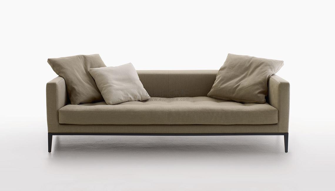 Simpliciter帶腳多人沙發(fā)