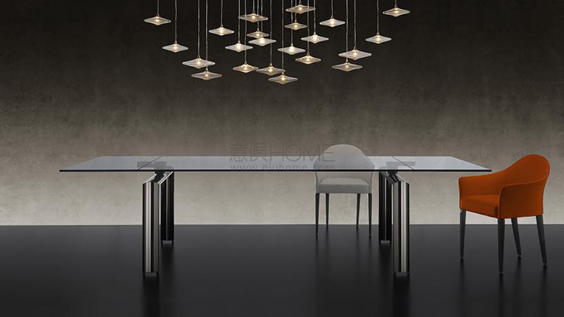 Policleto Mega 餐桌