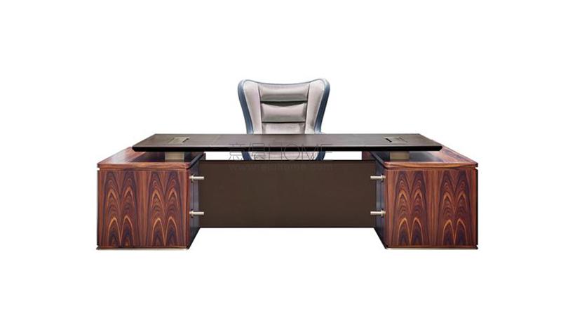 AU BOUT DE LA NUIT 書桌