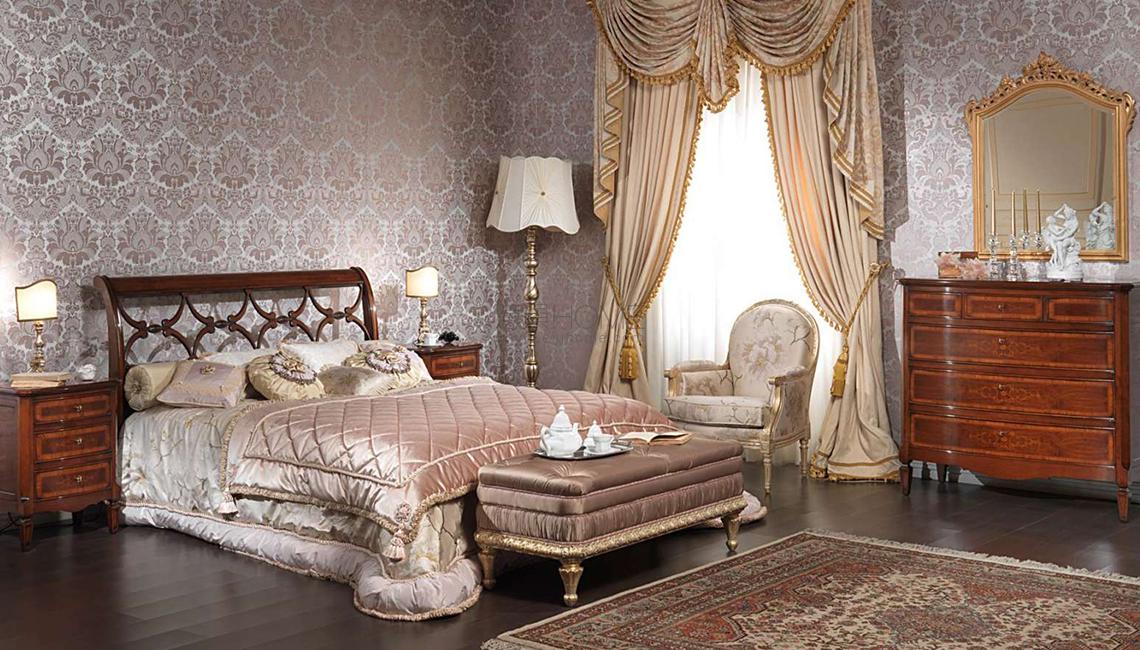 Classic italian 18th century bedroom 邊柜