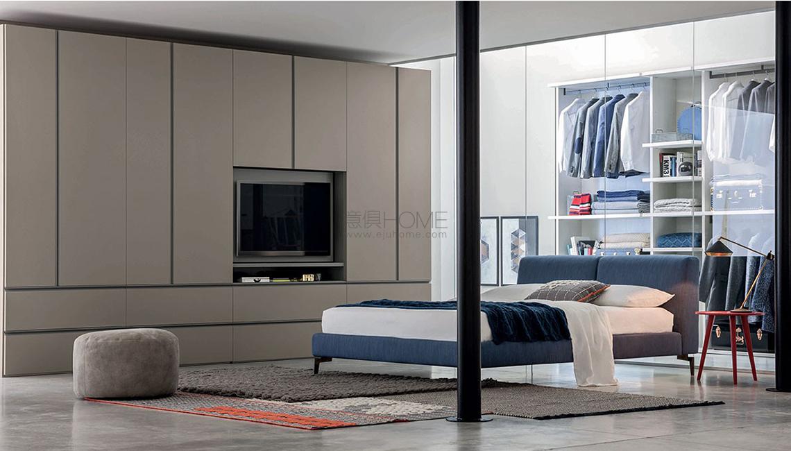 Gola with TV mounting panel 電視衣柜