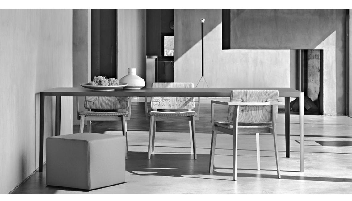 LOOSE FURNITURE 辦公桌