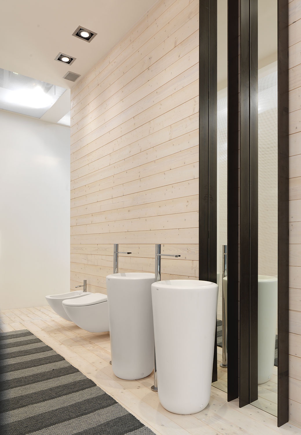 Fluid獨立式洗臉盆